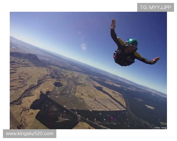 上海极限运动队勇闯攀岩联赛展现逆袭精神与团队力量